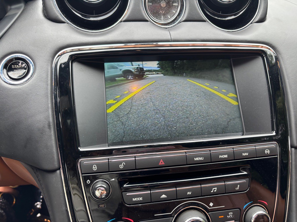 2015 Jaguar XJ Image 66