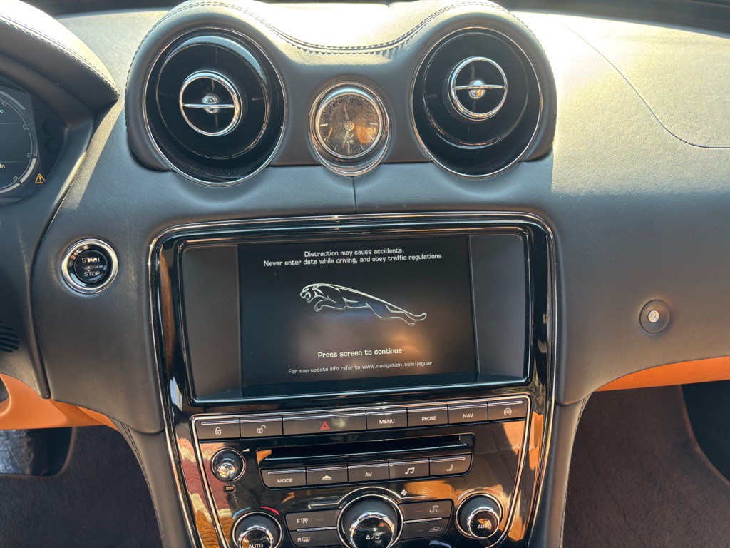 2015 Jaguar XJ Image 71