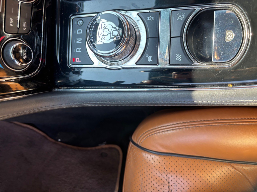 2015 Jaguar XJ Image 73