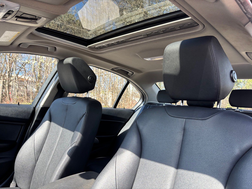 2015 BMW 3 Series Image 23