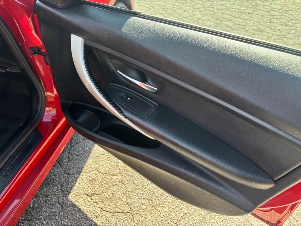 2015 BMW 3 Series Image 26