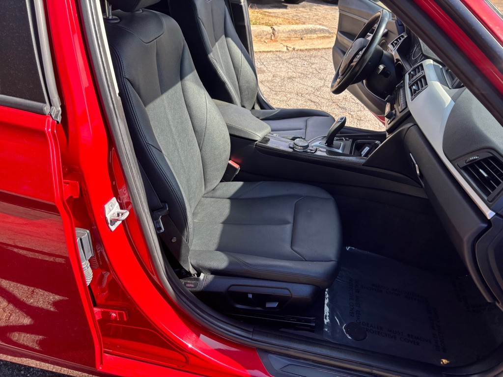 2015 BMW 3 Series Image 30