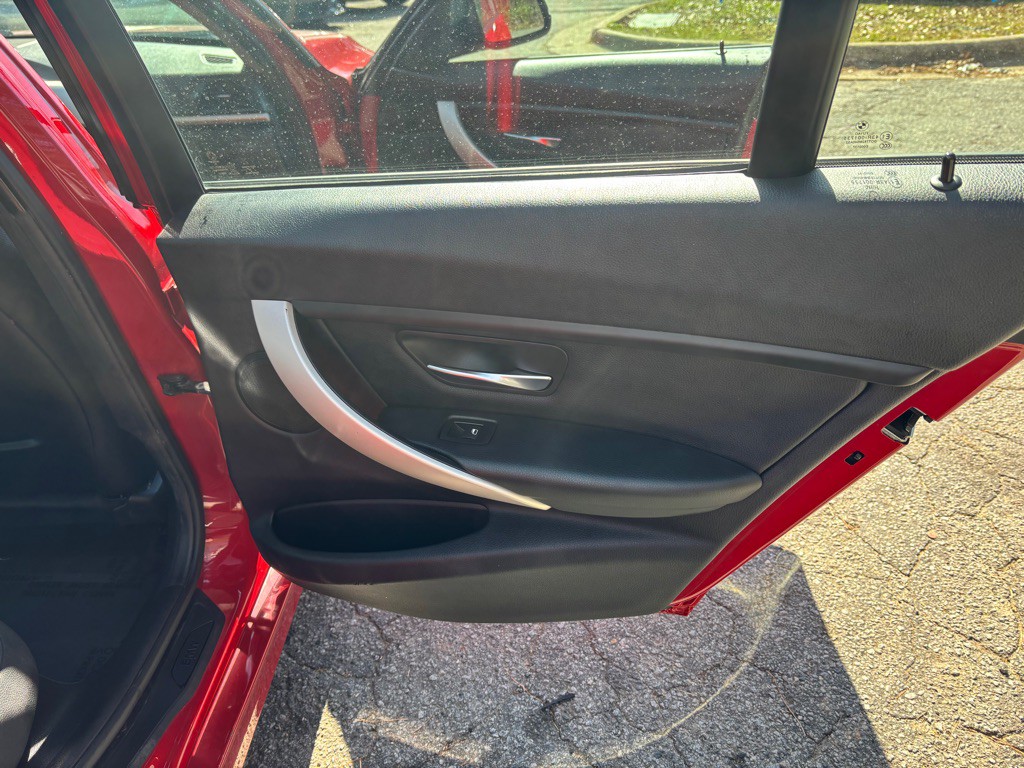 2015 BMW 3 Series Image 33