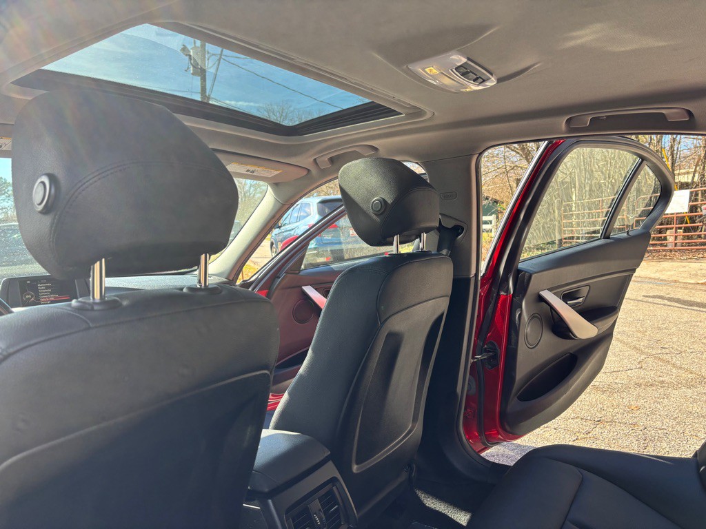 2015 BMW 3 Series Image 40