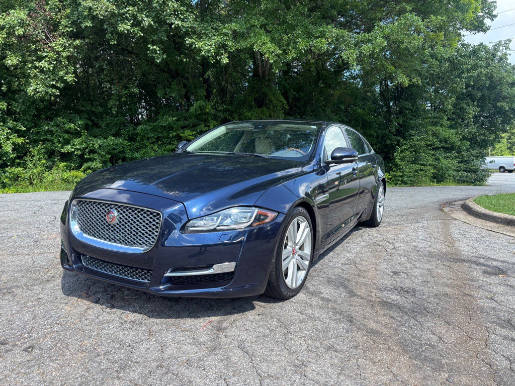 2016 Jaguar XJ Image 3