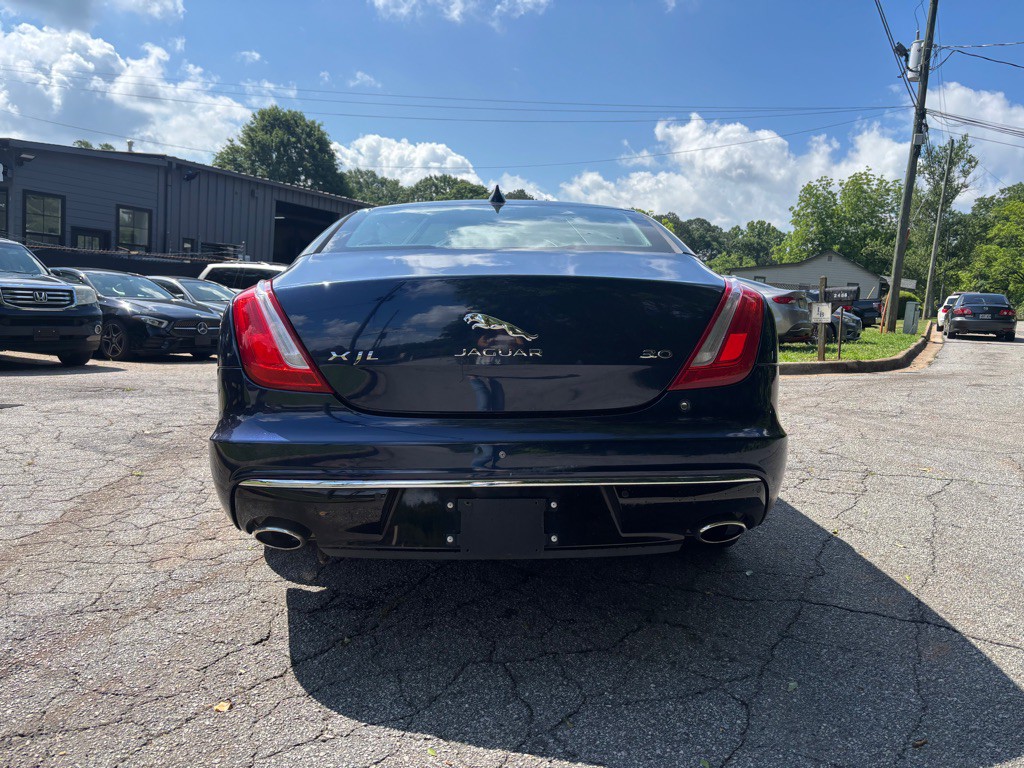 2016 Jaguar XJ Image 8