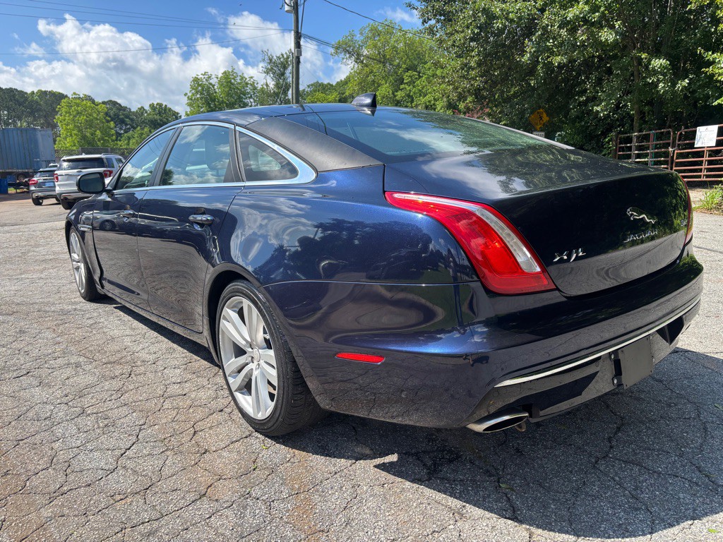 2016 Jaguar XJ Image 11