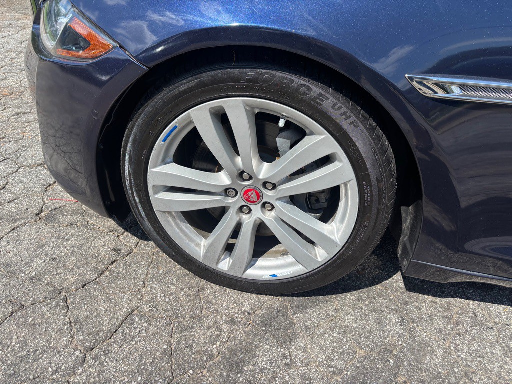 2016 Jaguar XJ Image 13