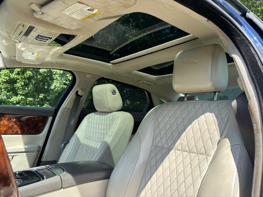 2016 Jaguar XJ Image 27