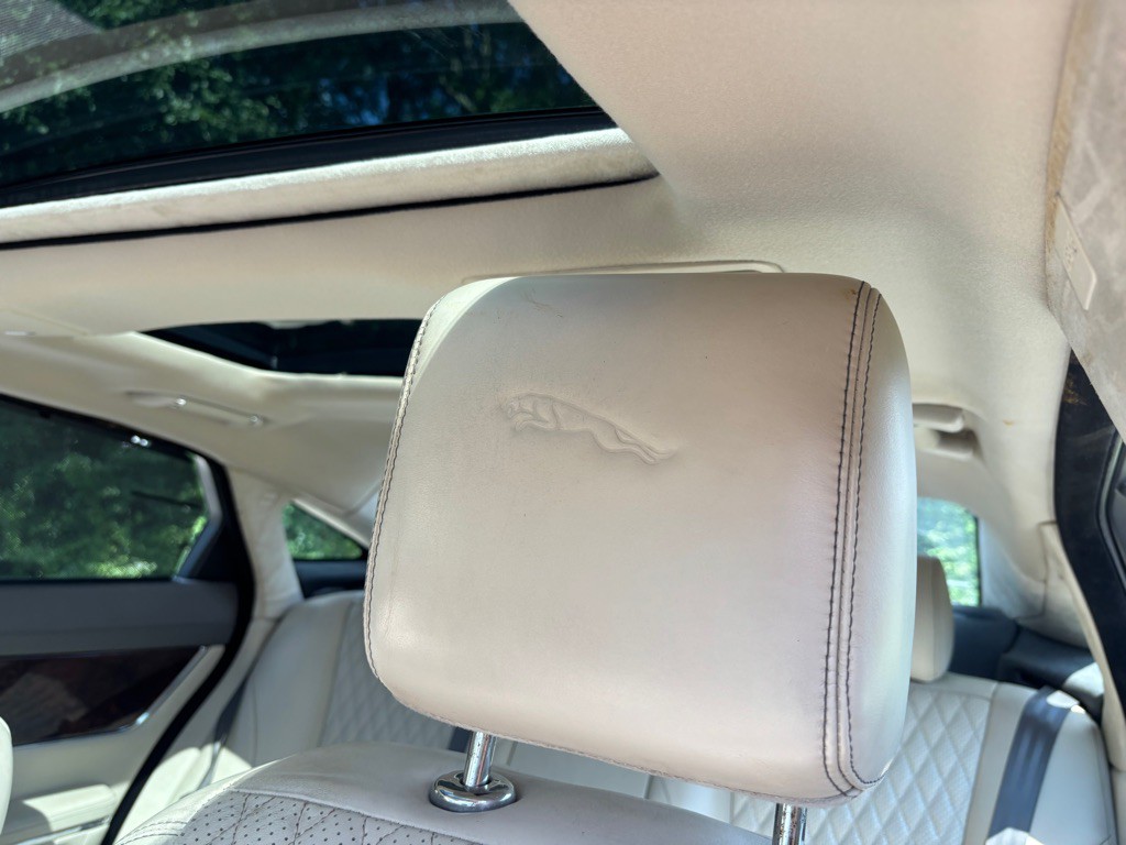 2016 Jaguar XJ Image 29