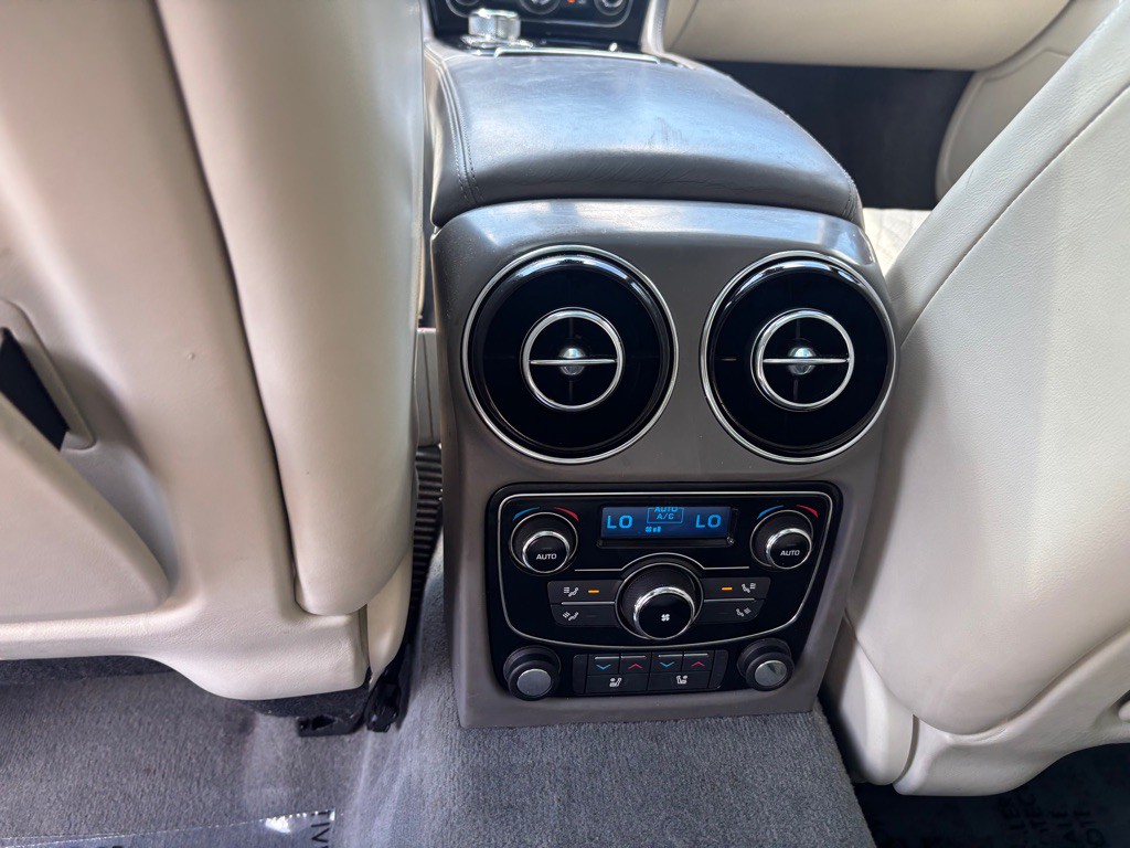2016 Jaguar XJ Image 41