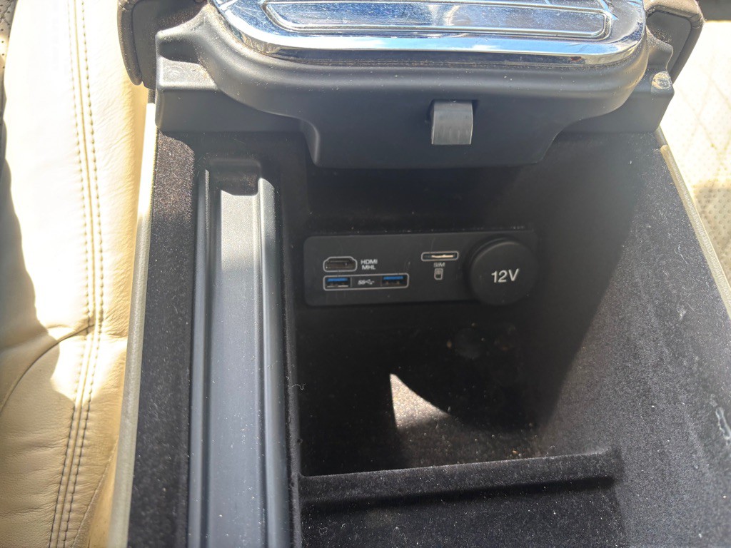 2016 Jaguar XJ Image 44