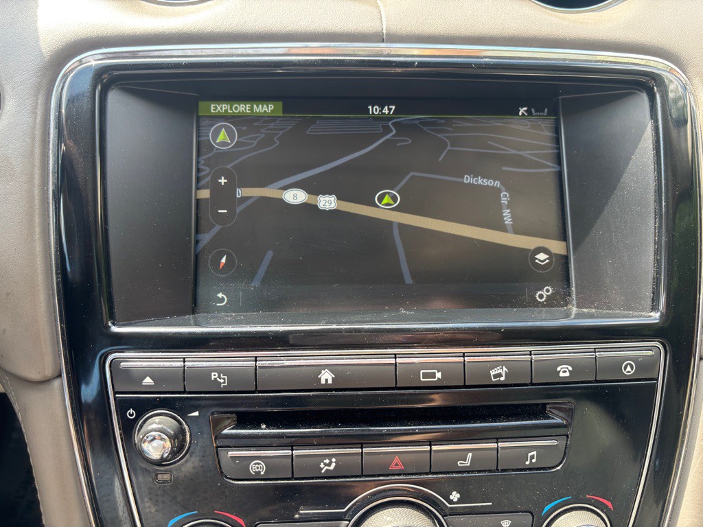 2016 Jaguar XJ Image 45