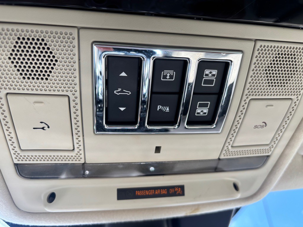 2016 Jaguar XJ Image 47