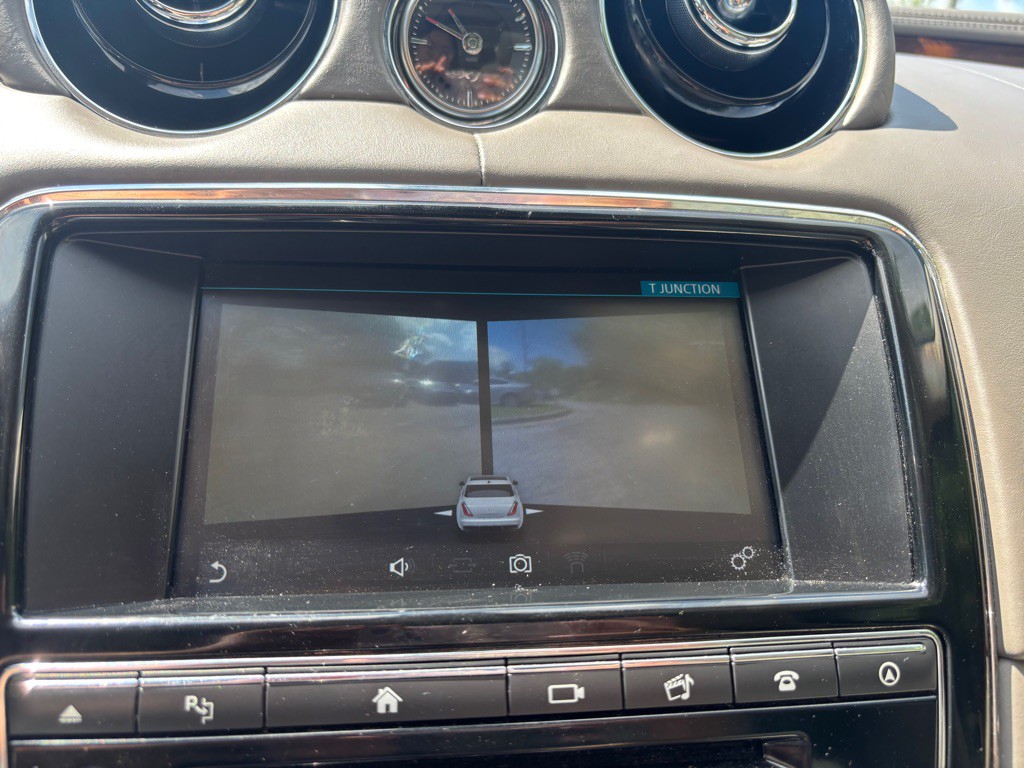 2016 Jaguar XJ Image 51