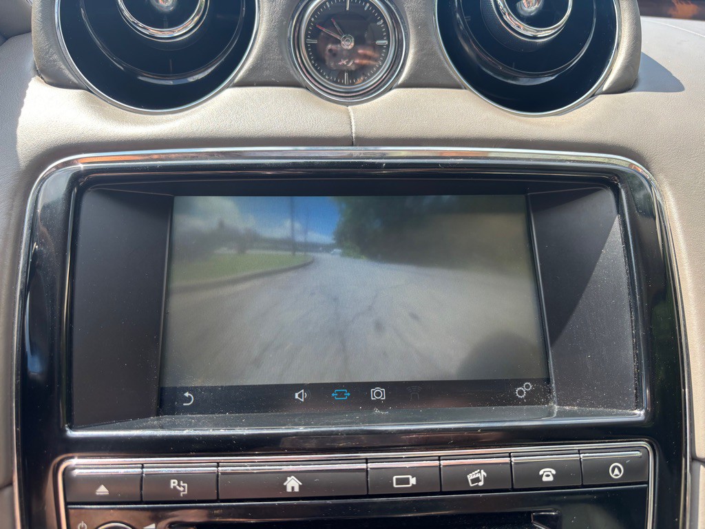 2016 Jaguar XJ Image 52