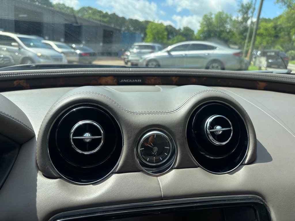 2016 Jaguar XJ Image 54