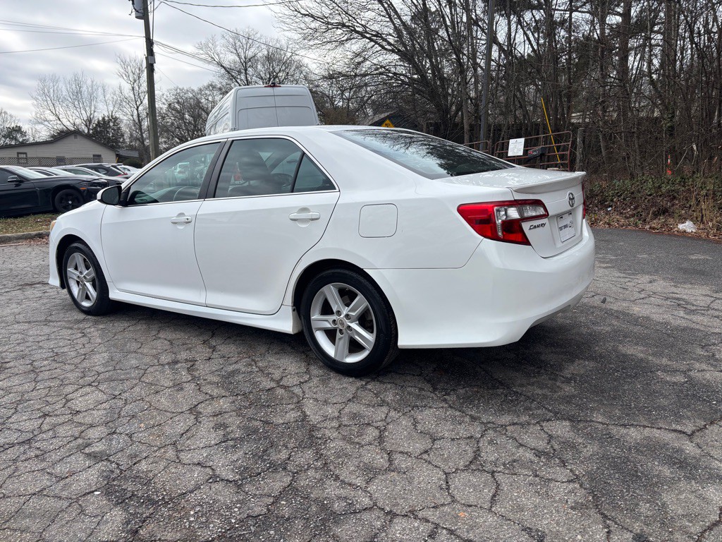 2012 Toyota Camry Image 13