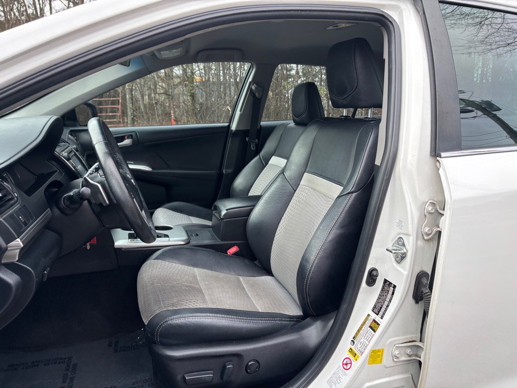 2012 Toyota Camry Image 19