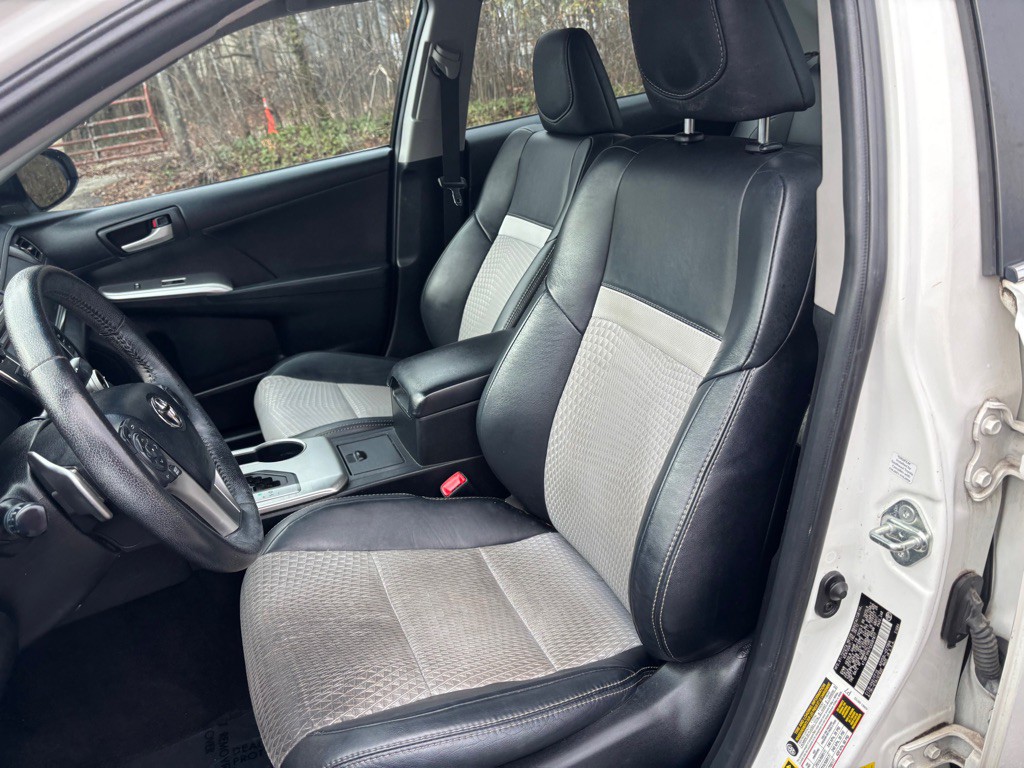 2012 Toyota Camry Image 21