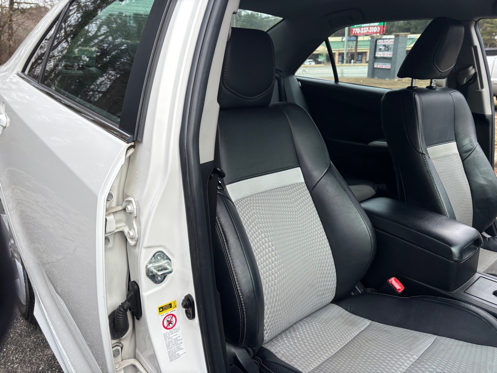 2012 Toyota Camry Image 25