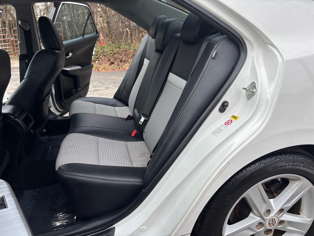 2012 Toyota Camry Image 32