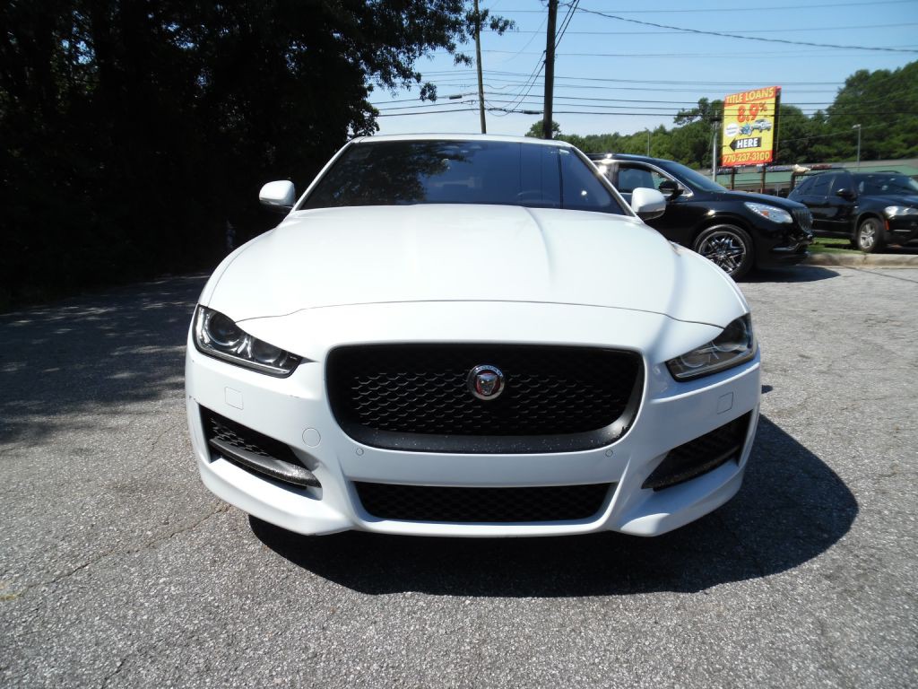 2017 Jaguar XE Image 3