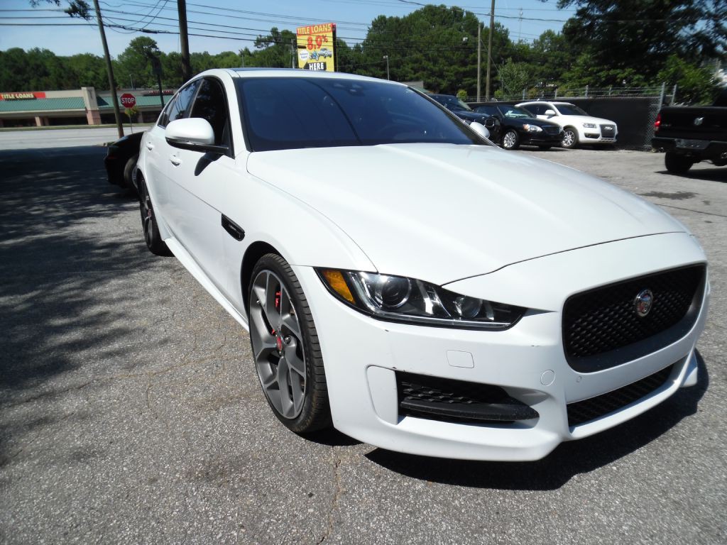 2017 Jaguar XE Image 5