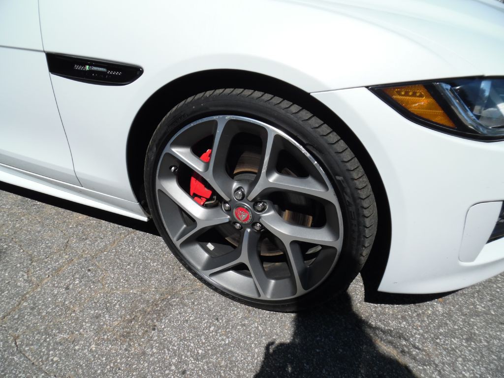 2017 Jaguar XE Image 6