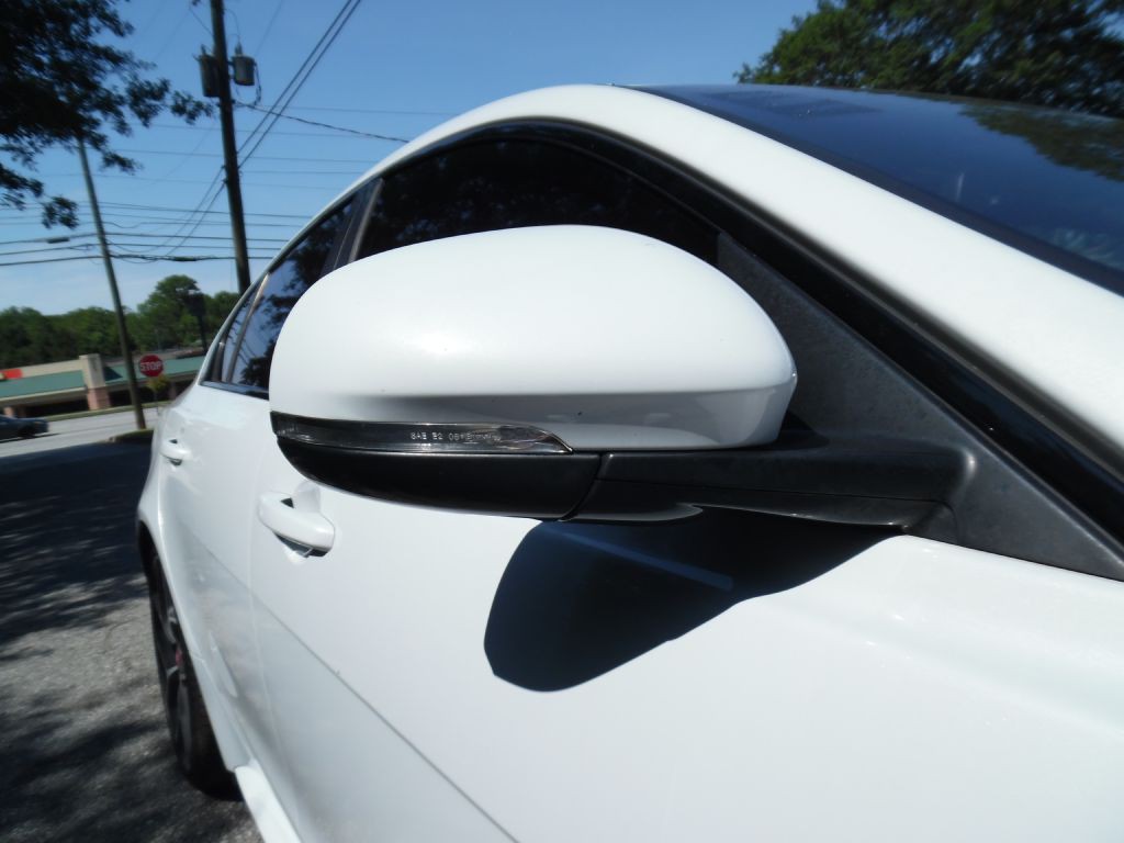 2017 Jaguar XE Image 8