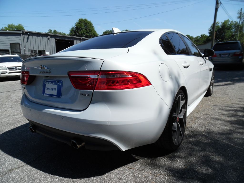 2017 Jaguar XE Image 9
