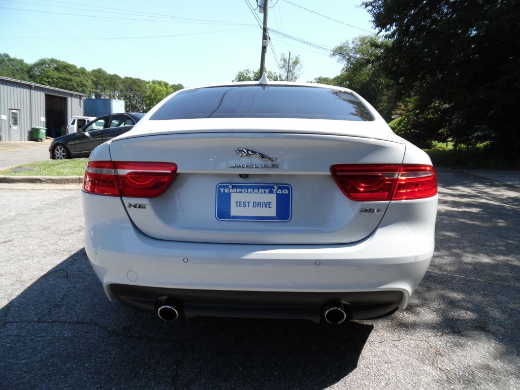 2017 Jaguar XE Image 10