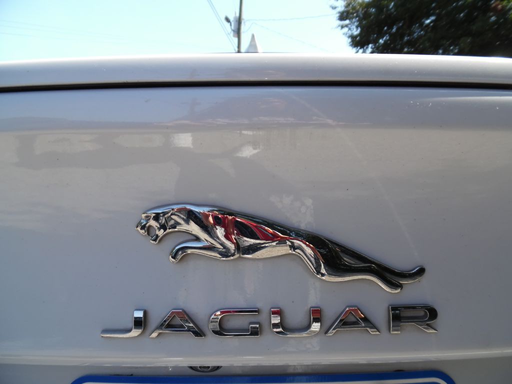 2017 Jaguar XE Image 12
