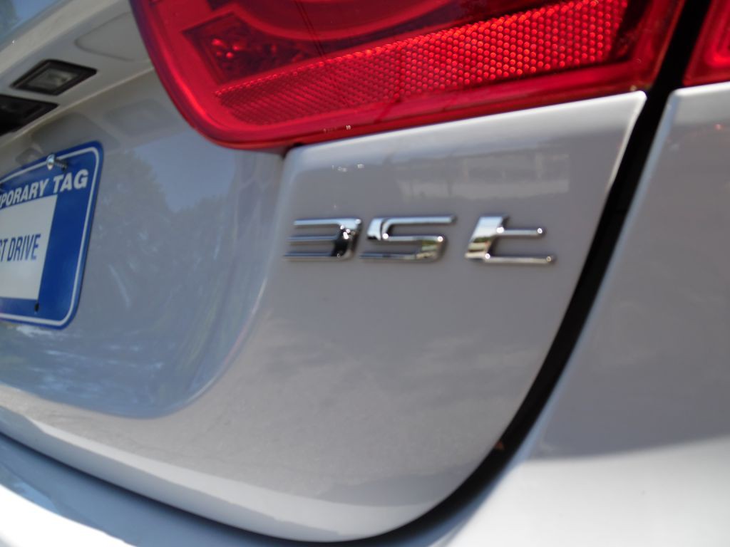 2017 Jaguar XE Image 13