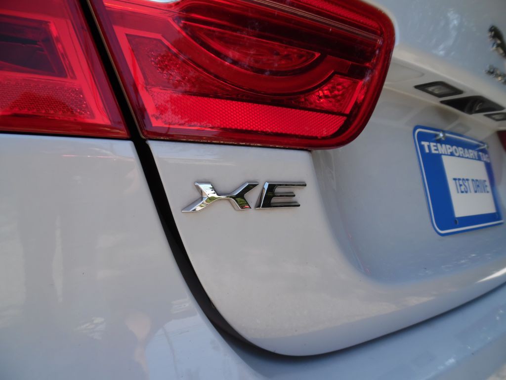 2017 Jaguar XE Image 14