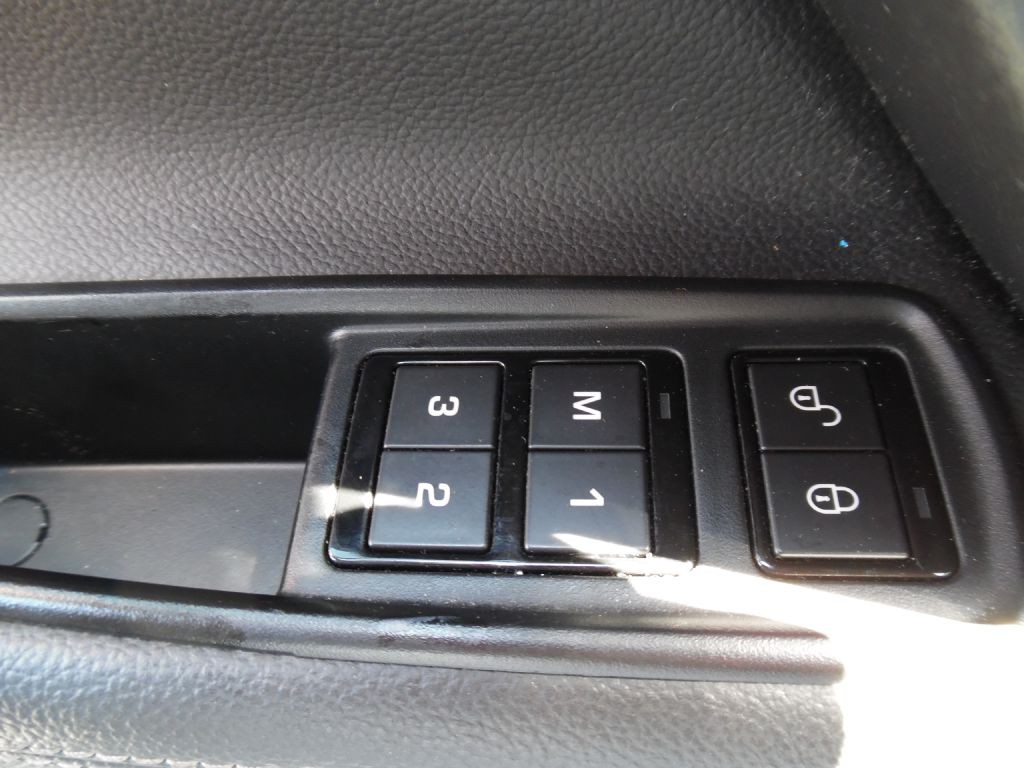 2017 Jaguar XE Image 15