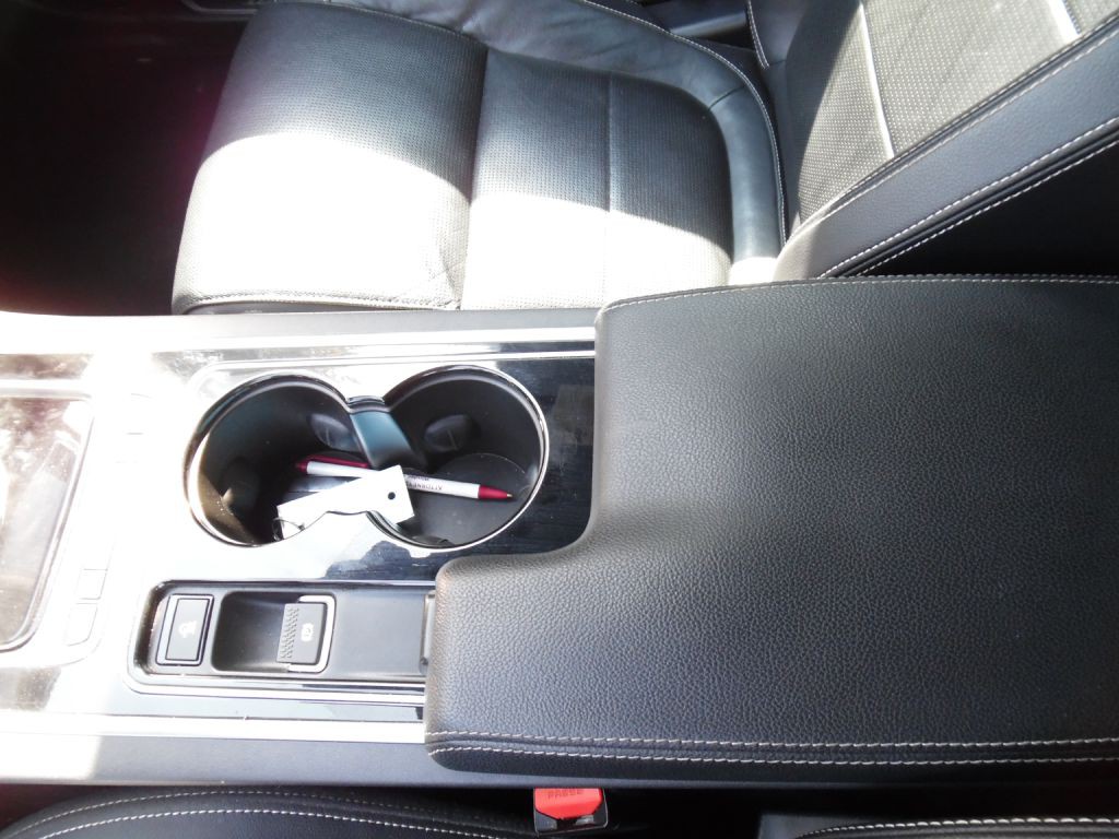 2017 Jaguar XE Image 19