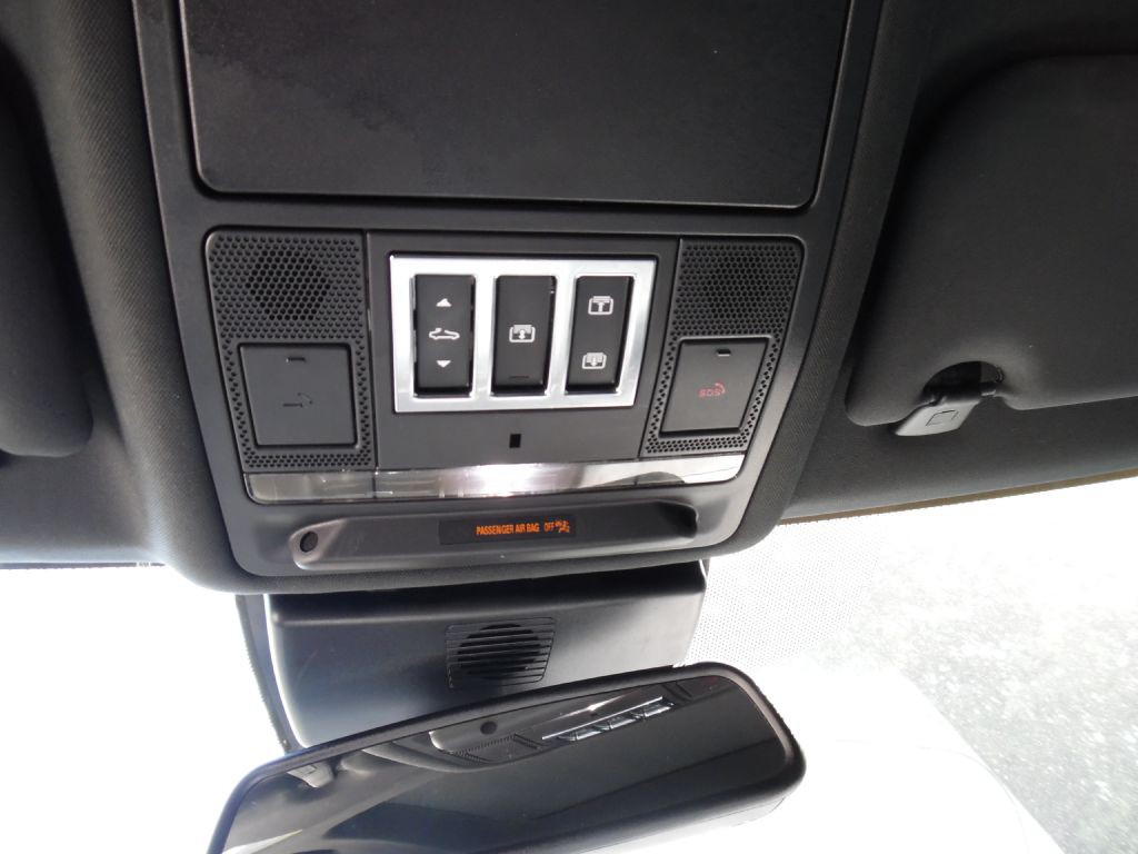 2017 Jaguar XE Image 21