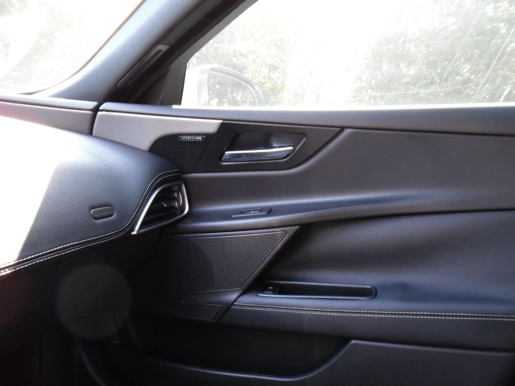 2017 Jaguar XE Image 23