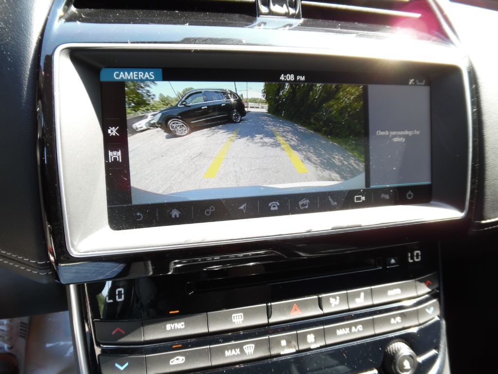 2017 Jaguar XE Image 24