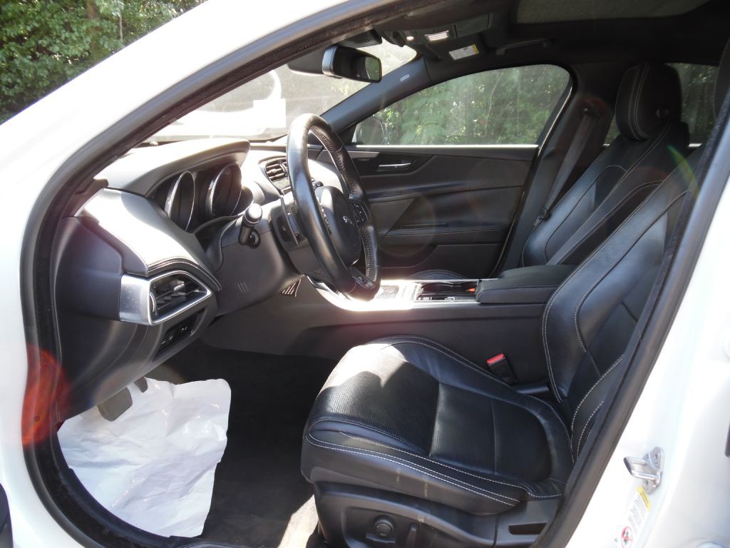 2017 Jaguar XE Image 25