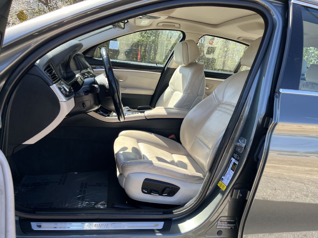 2015 BMW 5 Series Image 8