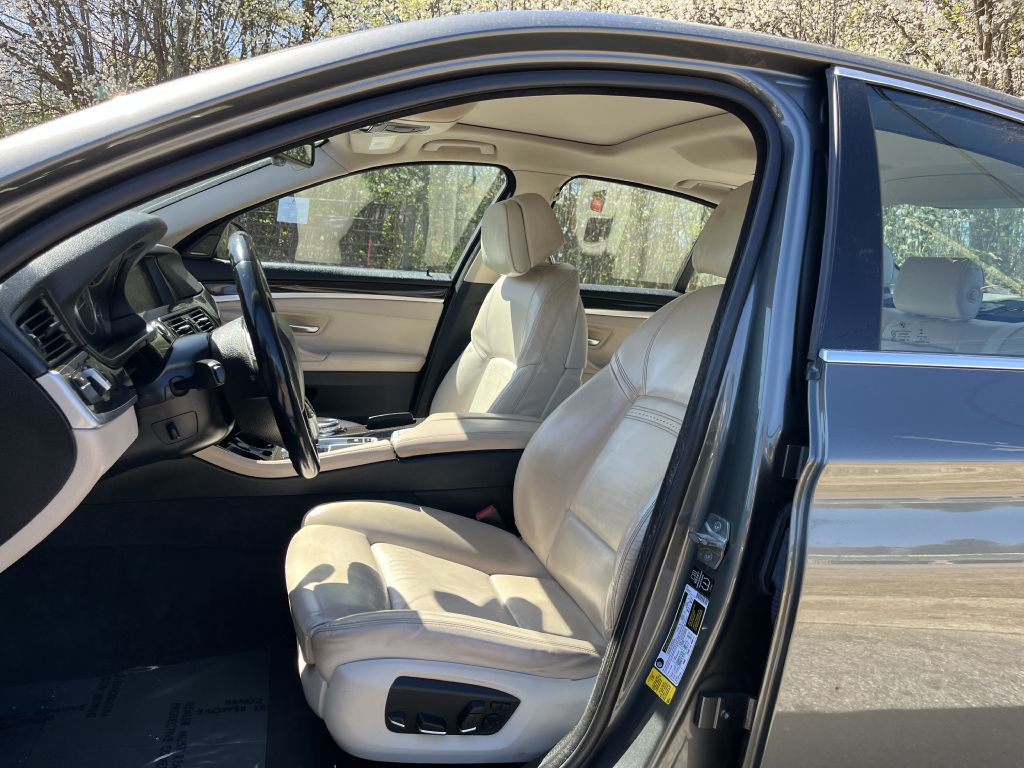 2015 BMW 5 Series Image 9