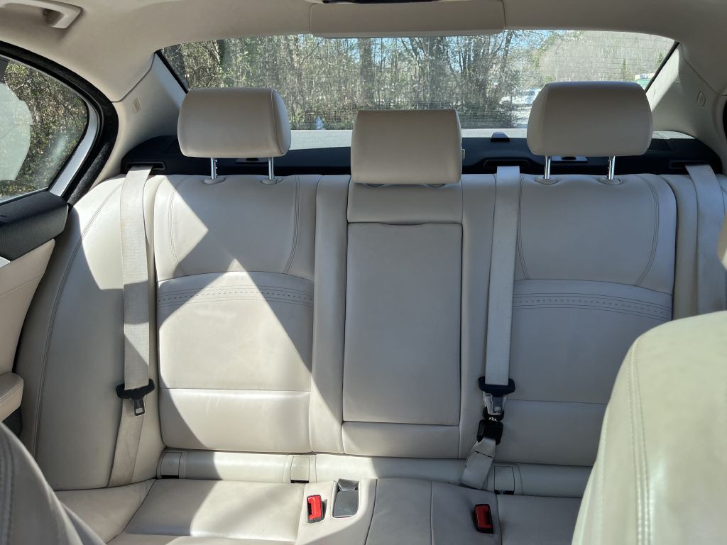 2015 BMW 5 Series Image 17