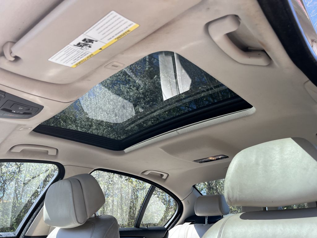 2015 BMW 5 Series Image 19