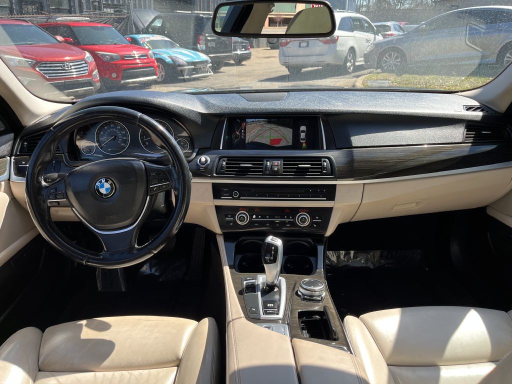 2015 BMW 5 Series Image 25