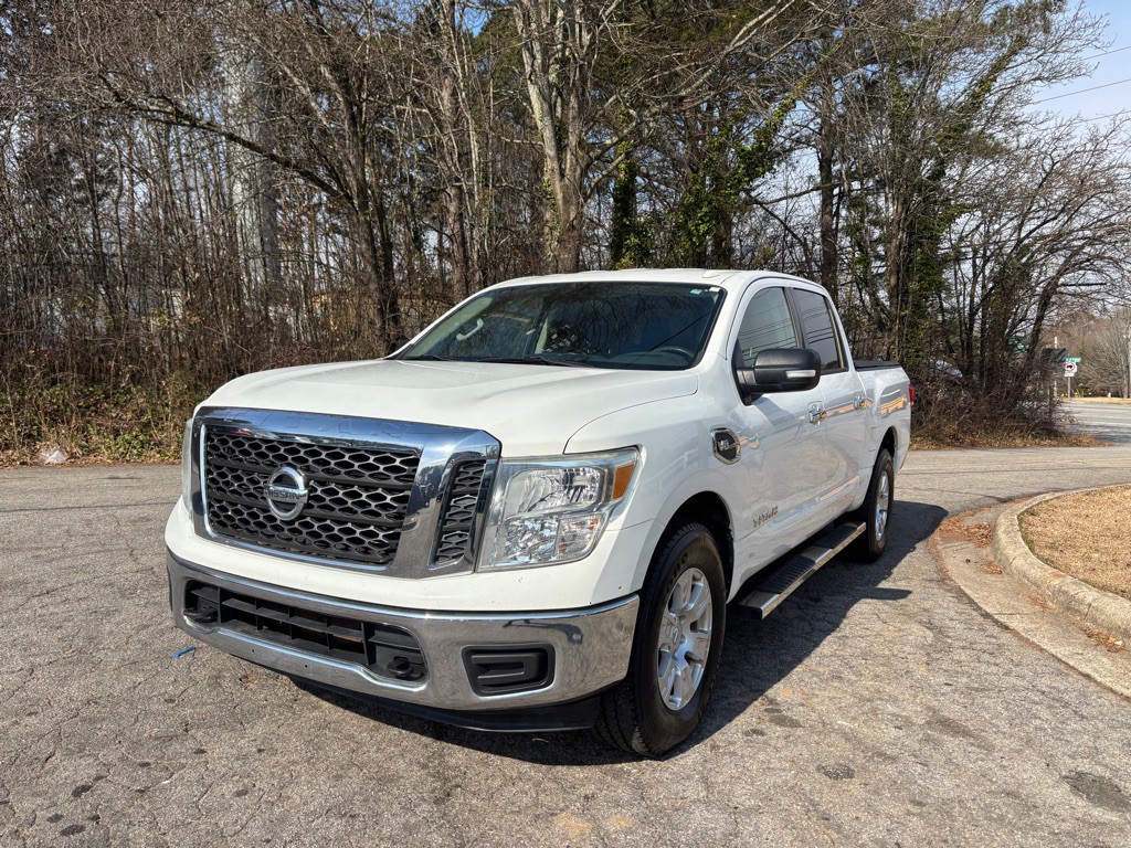 2017 Nissan Titan Image 1