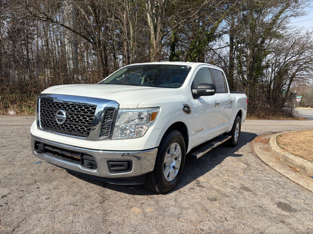 2017 Nissan Titan Image 5