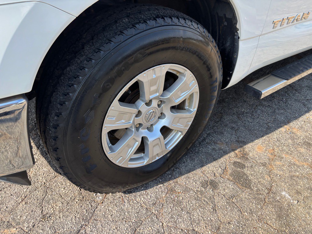 2017 Nissan Titan Image 6