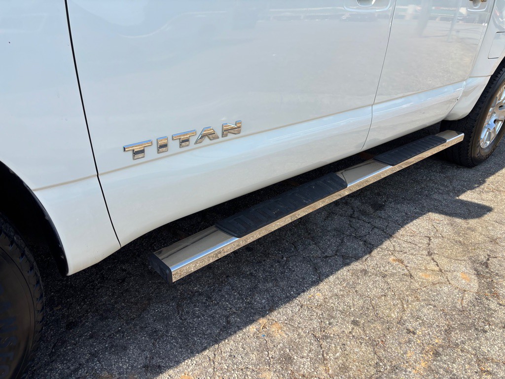2017 Nissan Titan Image 10